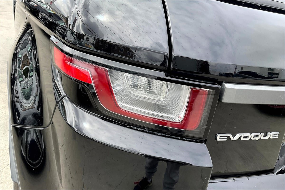 Used 2017 Land Rover Range Rover Evoque SE AWD/4WD image 29