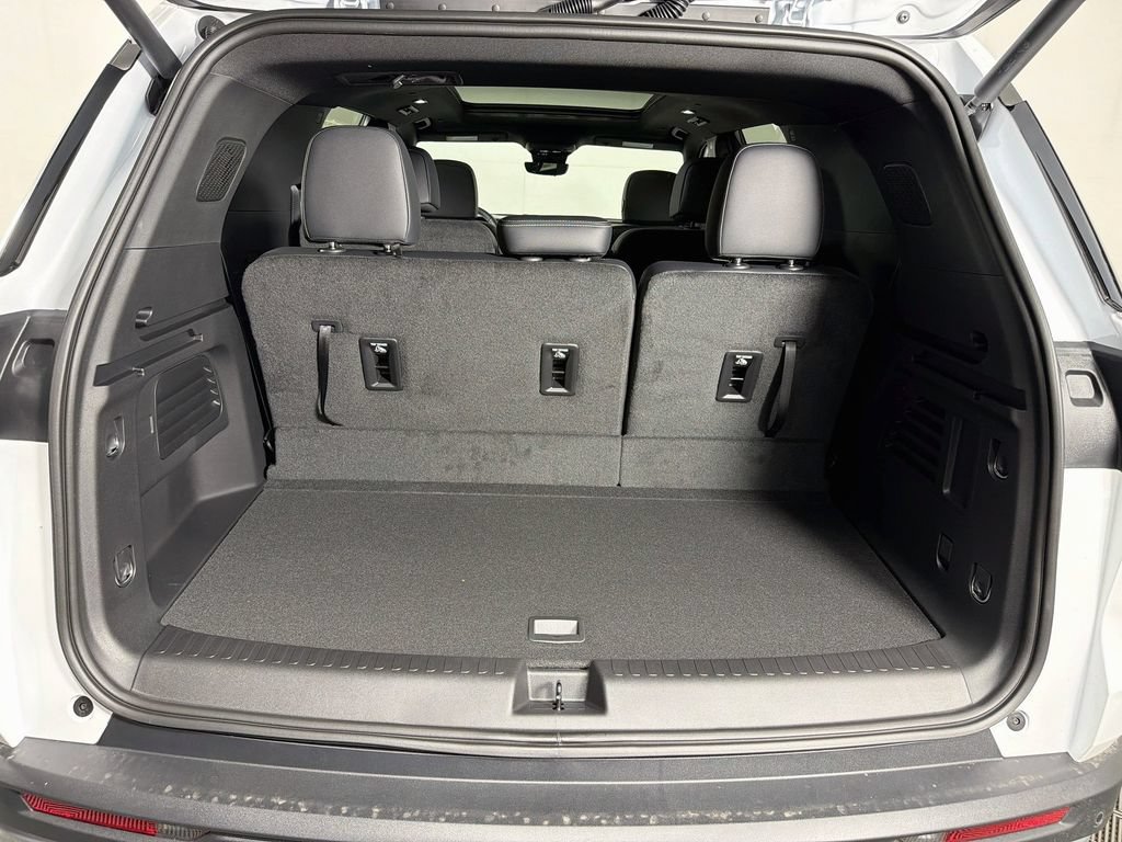 New 2027 Chevrolet Traverse LT w/ Sun and Wheel Package FWD image 27