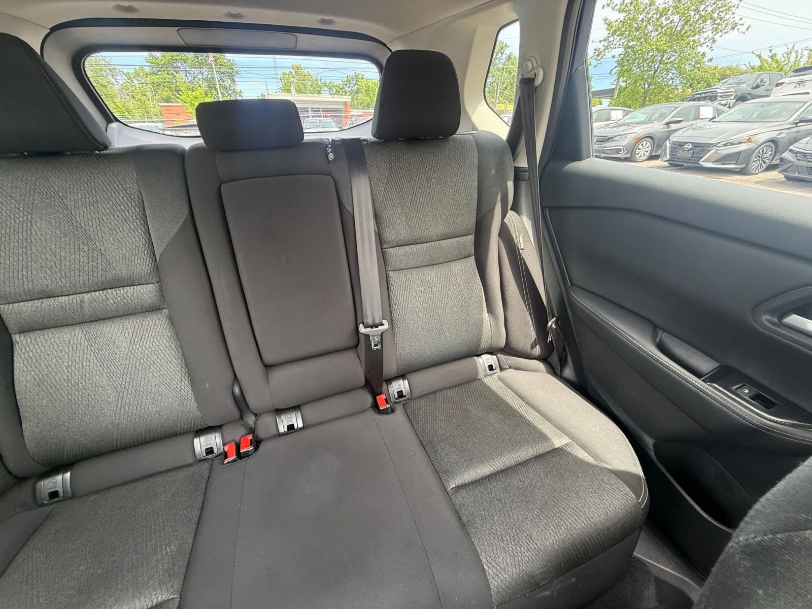 Used 2025 Nissan Rogue SV FWD image 38