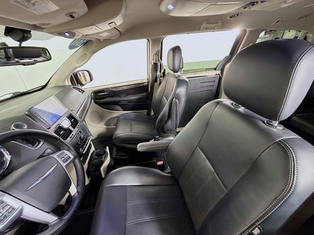 Used 2011 Chrysler Town & Country Touring-L w/ Entertainment Group #2 FWD image 6