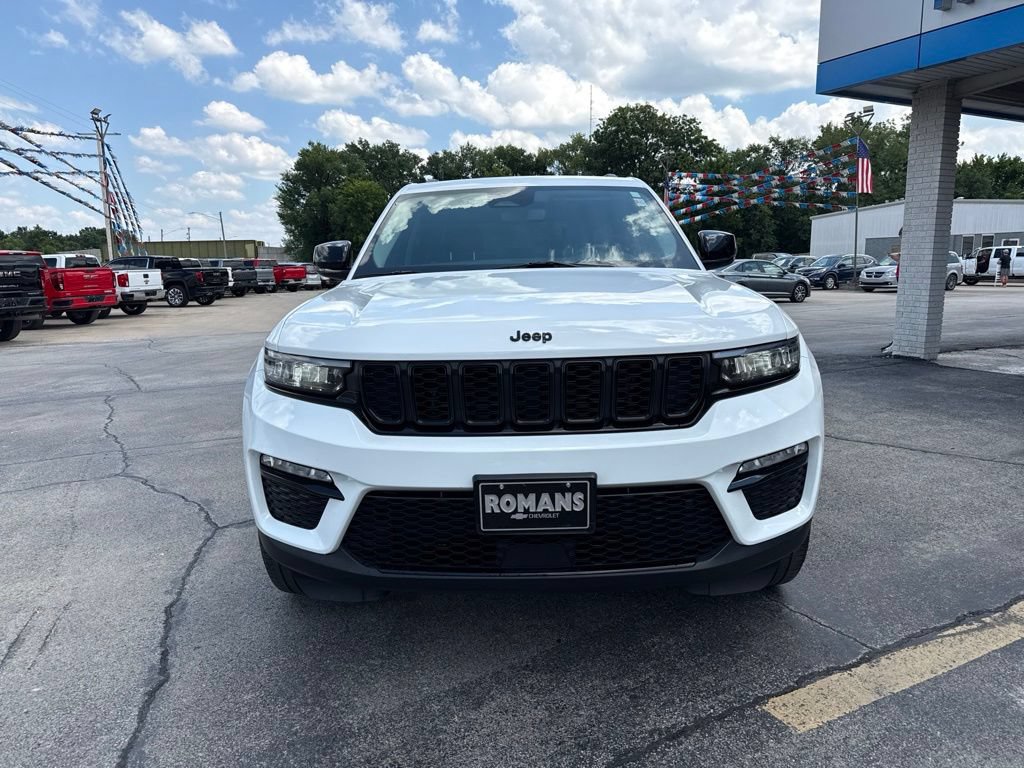 Used 2023 Jeep Grand Cherokee Limited w/ Black Appearance Package AWD/4WD image 10