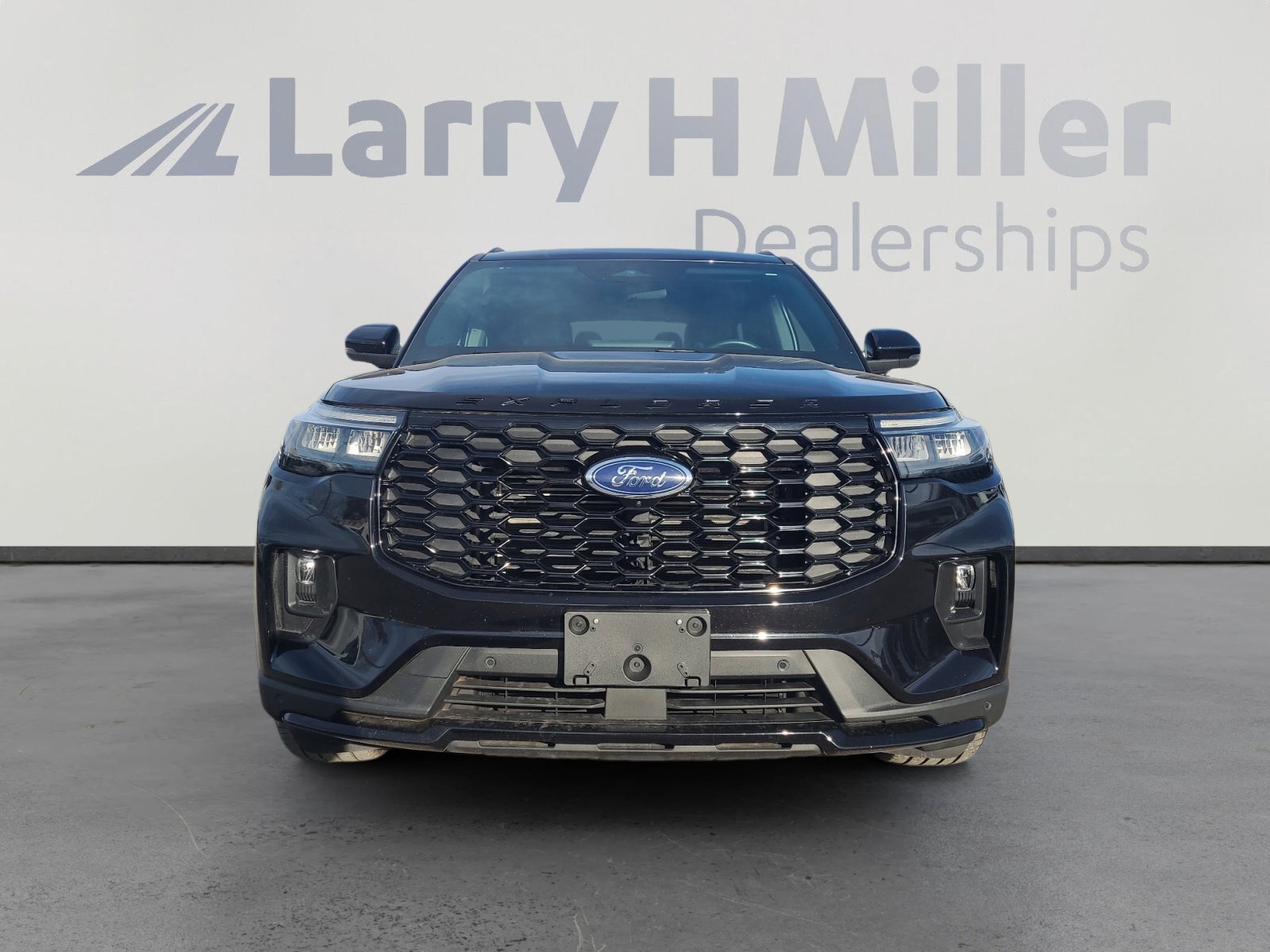 Used 2025 Ford Explorer ST-Line w/ ST-Line Street Pack image 8