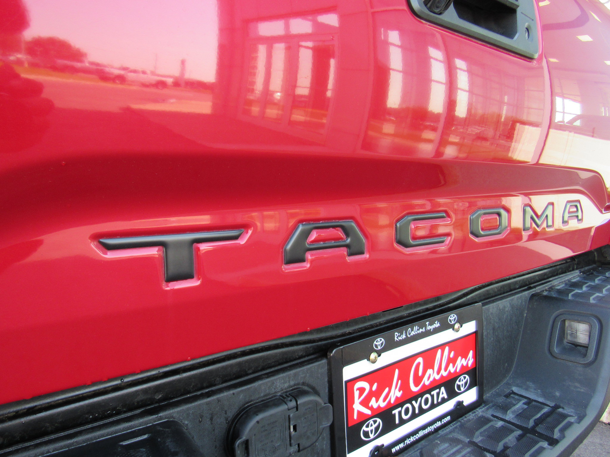 Used 2021 Toyota Tacoma TRD Off-Road w/ Blackout Package (TMS) AWD/4WD image 41