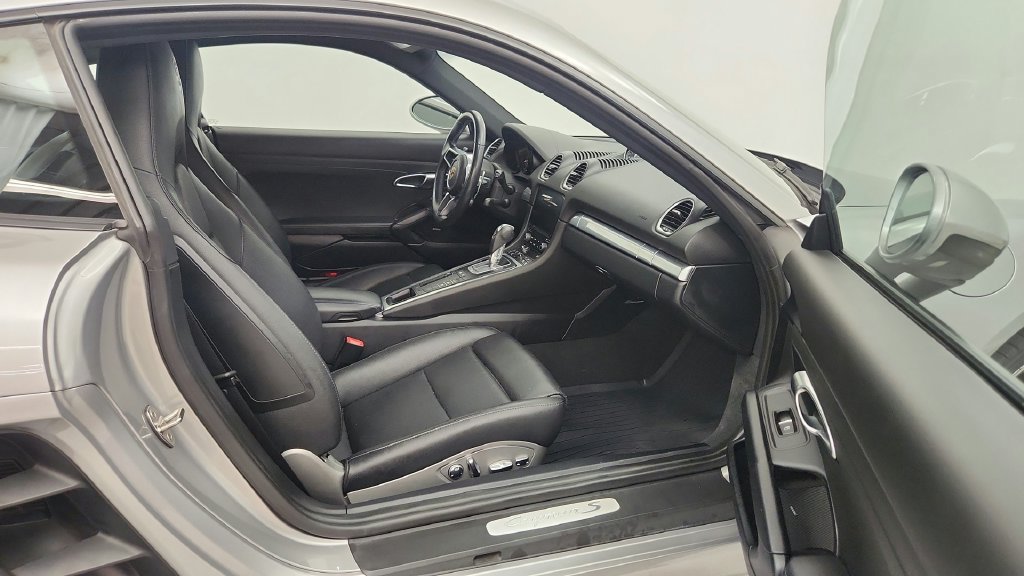 Used 2019 Porsche 718 Cayman S RWD image 16