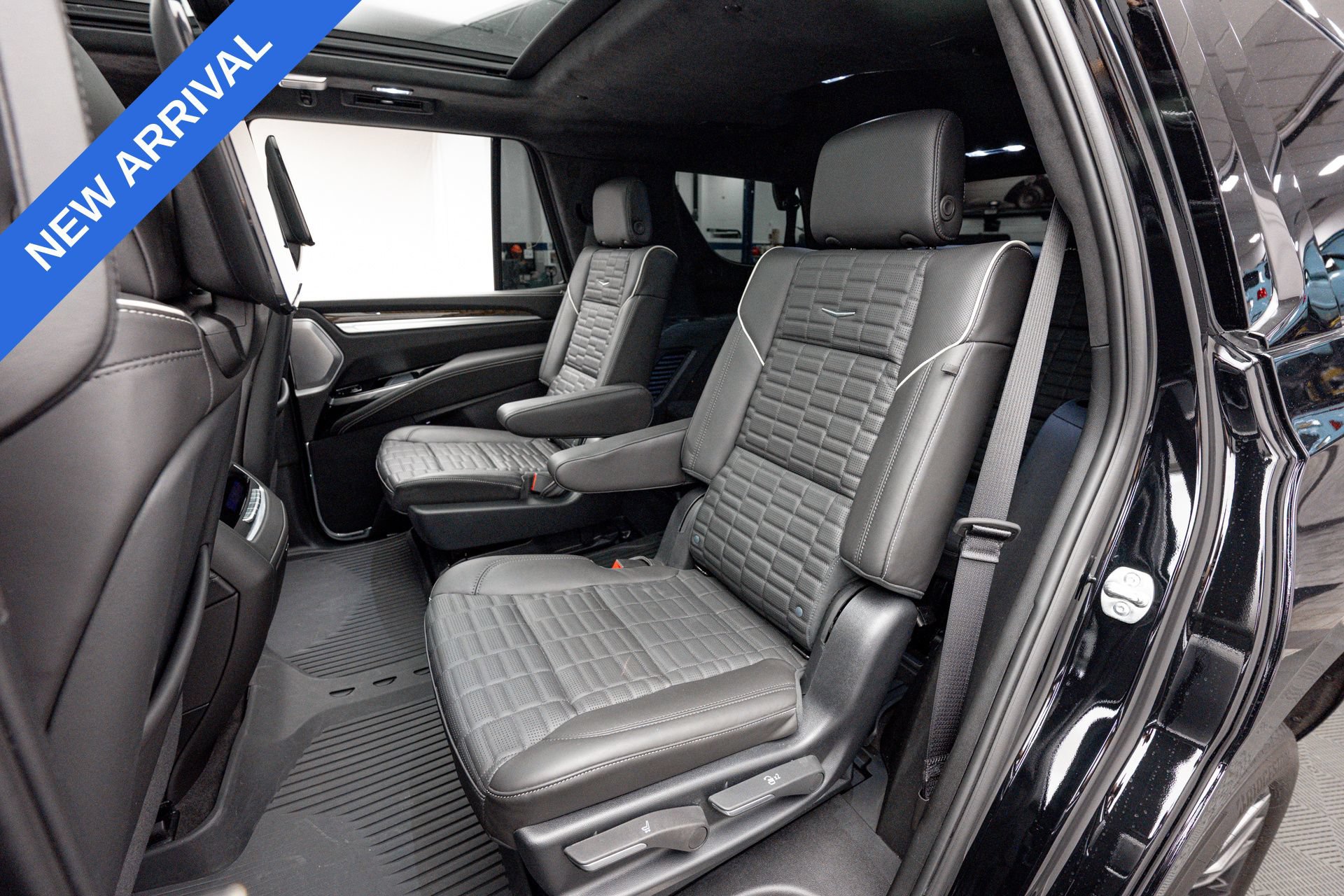 Used 2025 Cadillac Escalade Sport Platinum w/ LPO, Floor Liner Package AWD/4WD image 18