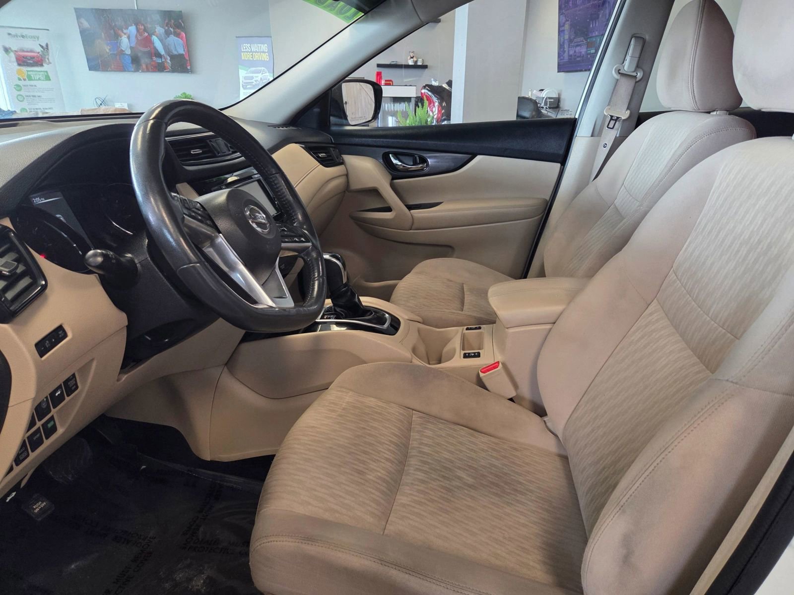 Used 2017 Nissan Rogue SV w/ SV Premium Package image 17