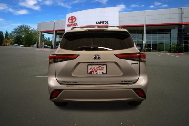 Used 2021 Toyota Highlander Platinum AWD/4WD image 4