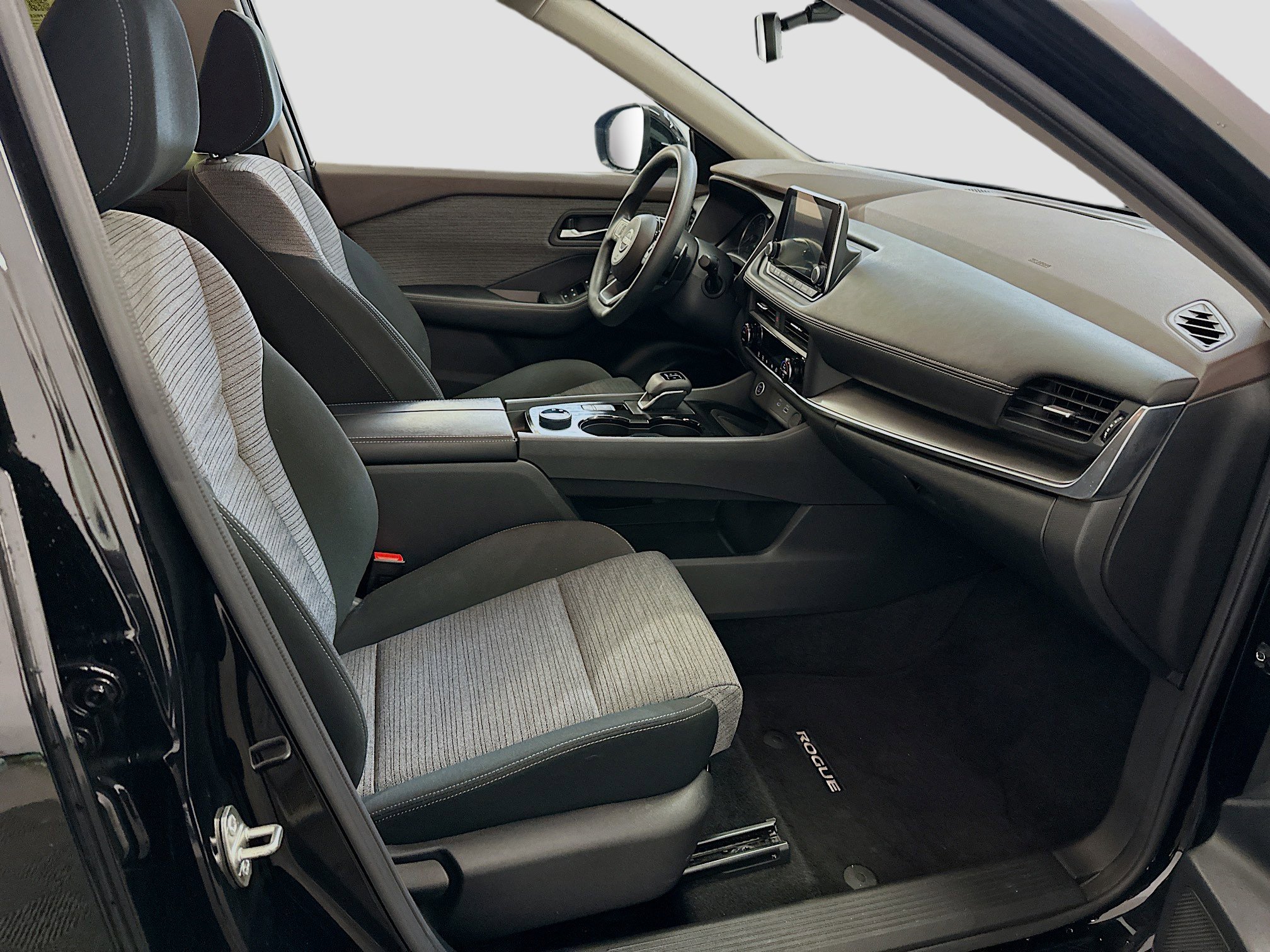 Used 2023 Nissan Rogue SV image 31