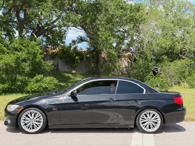Used 2011 BMW 335i Convertible image 2