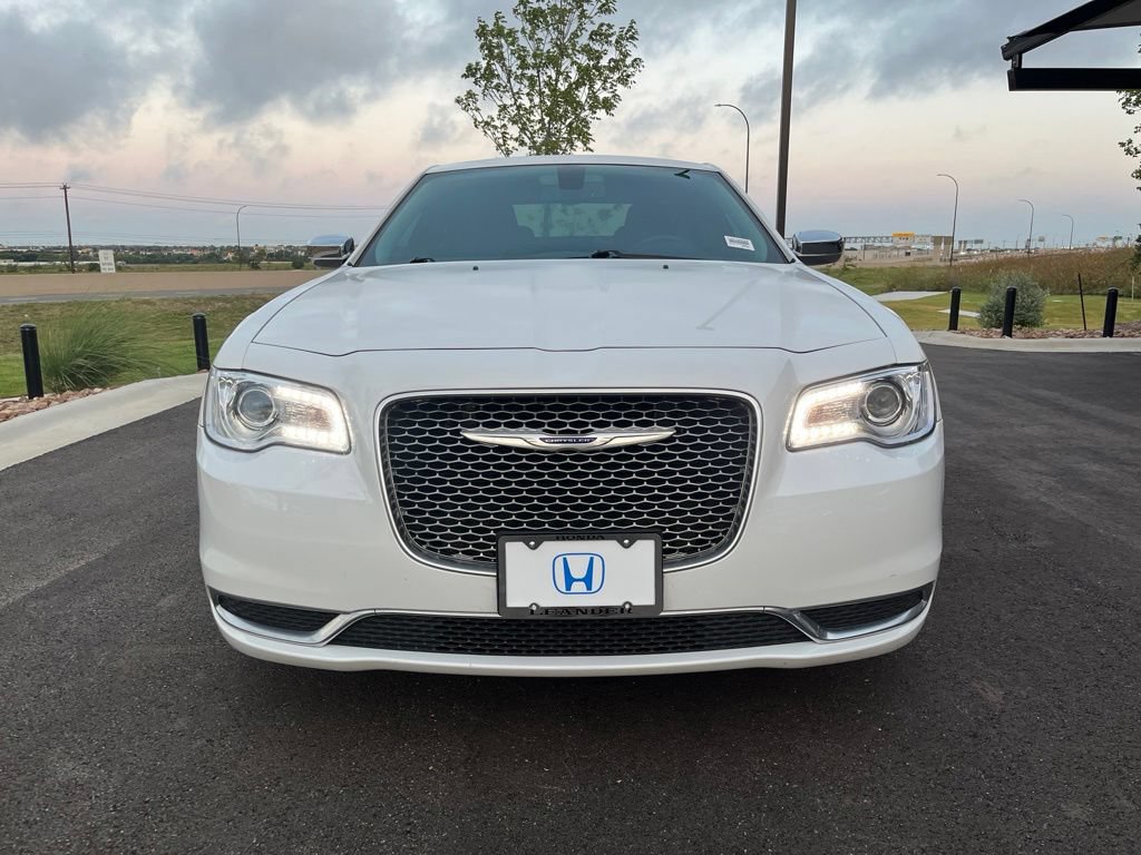 Used 2020 Chrysler 300 Touring w/ Chrome Appearance Package RWD image 2
