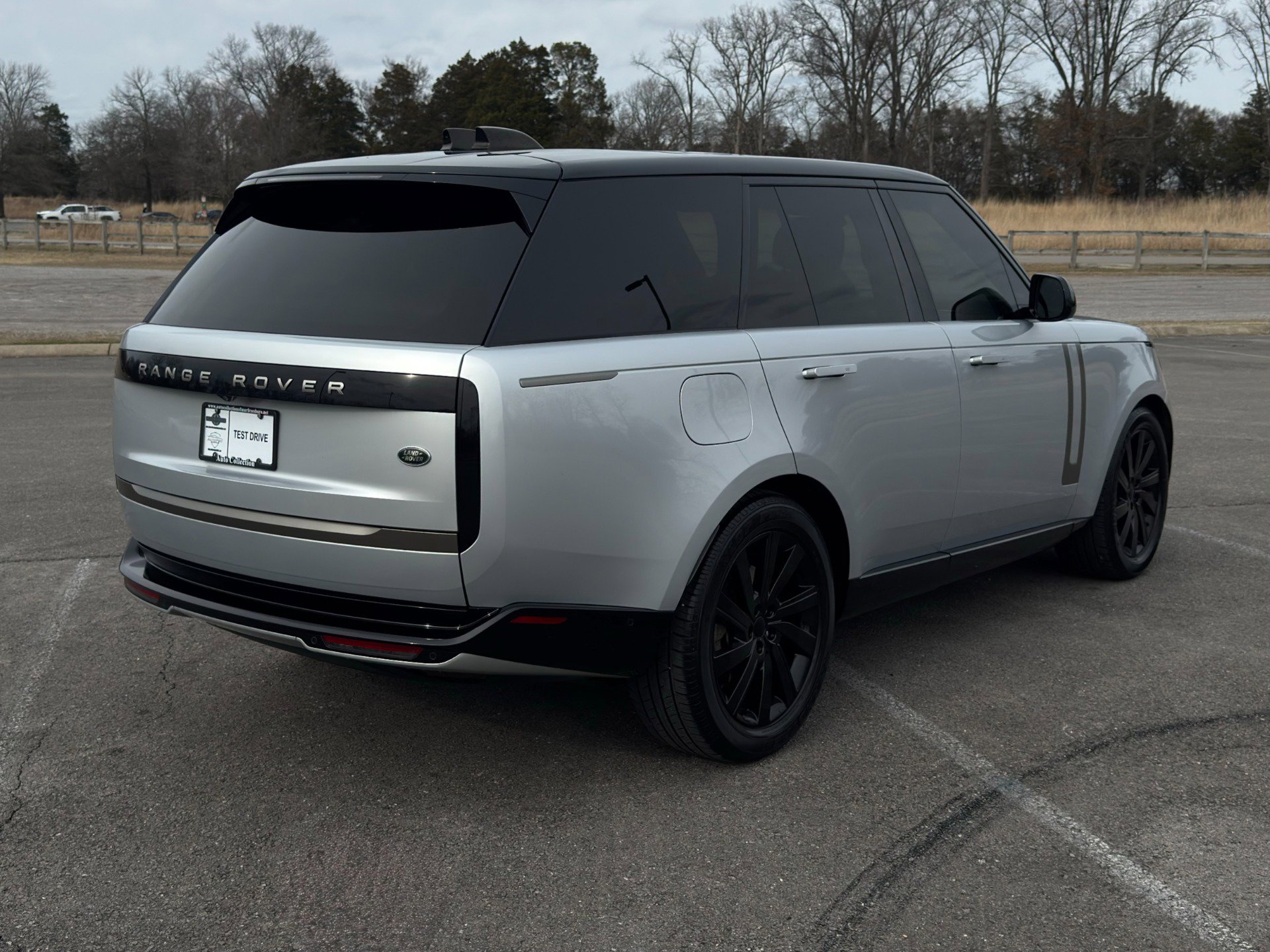 Used 2023 Land Rover Range Rover SE image 3