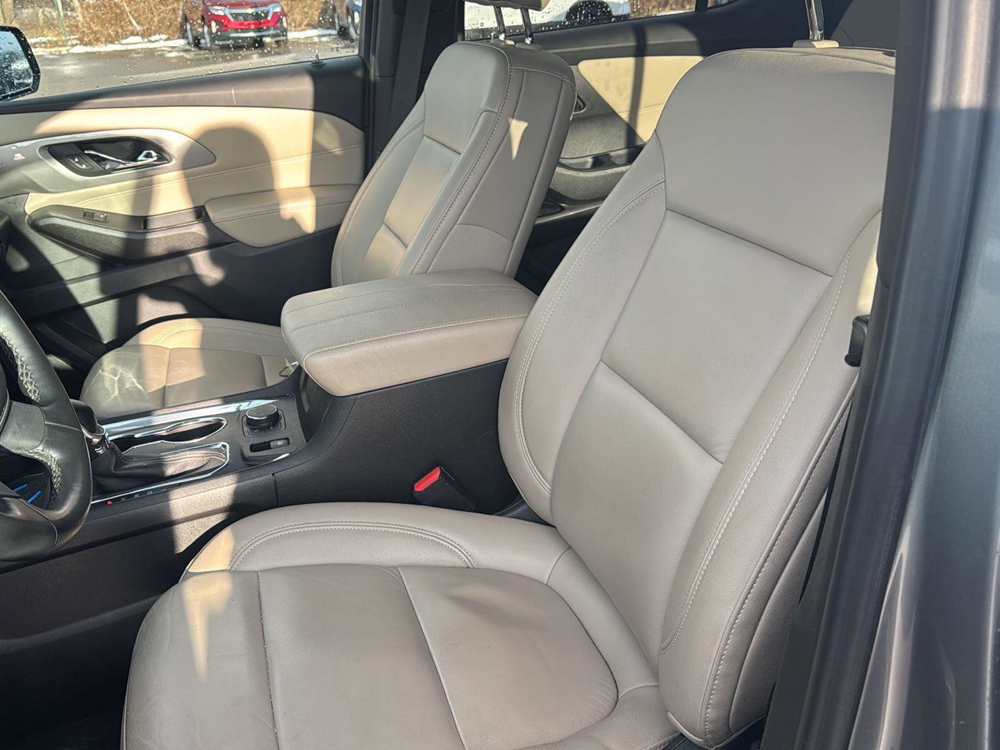 Used 2023 Chevrolet Traverse LT image 13