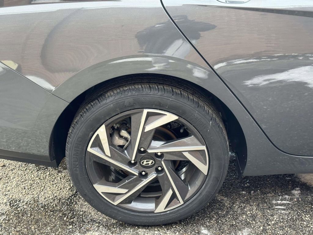 Certified 2025 Hyundai Elantra Sport image 8