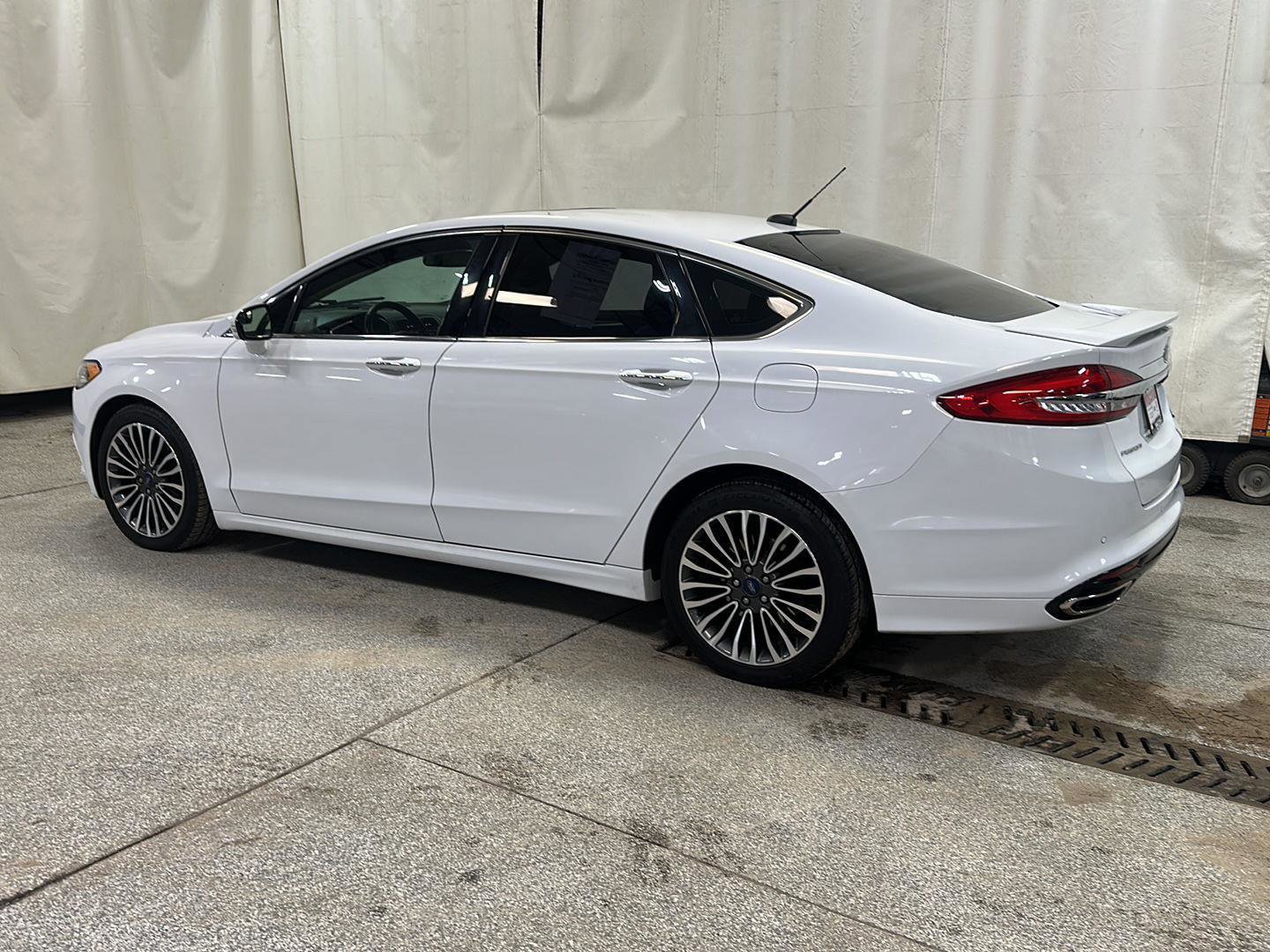 Used 2017 Ford Fusion Titanium image 3