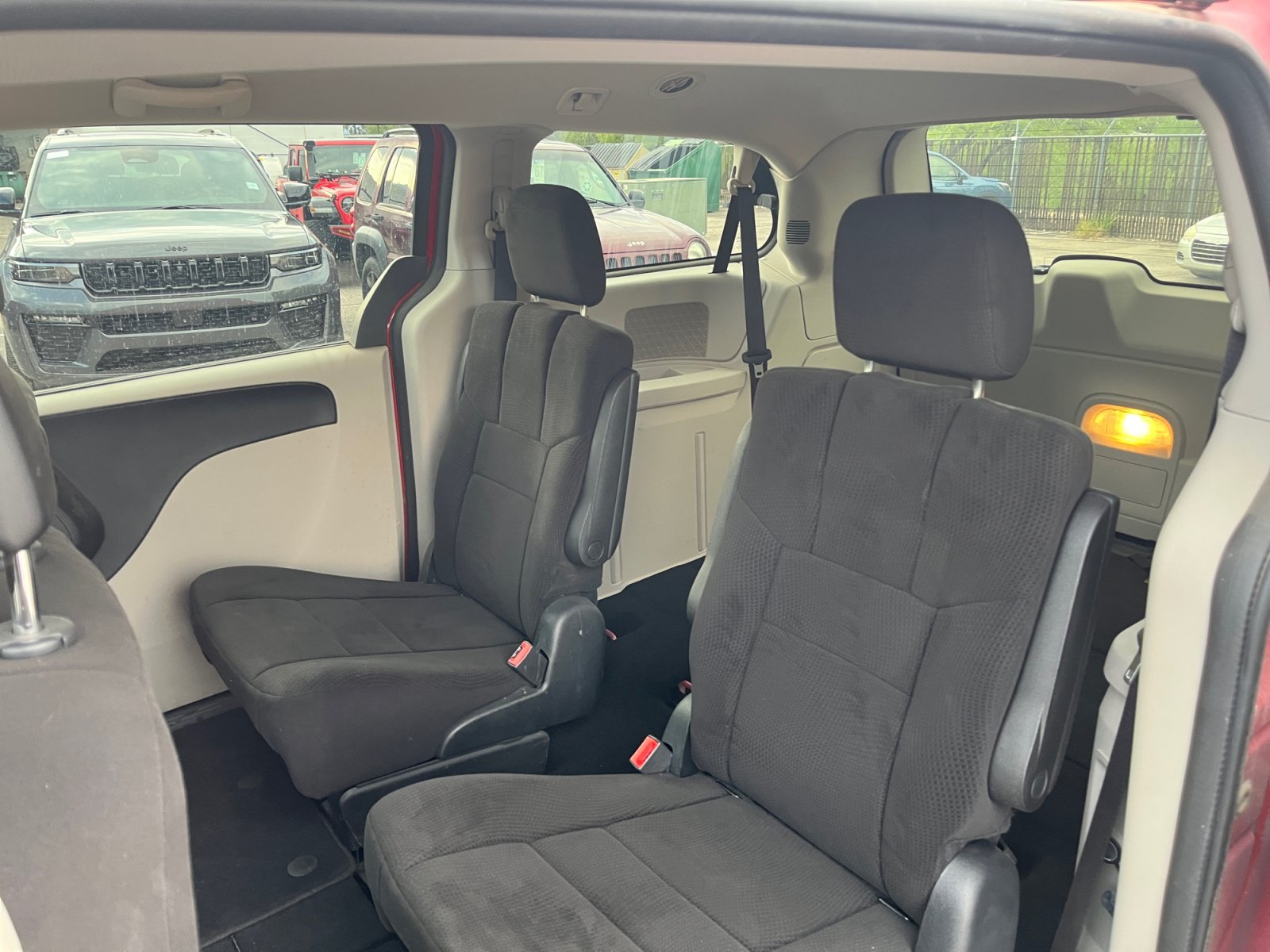 Used 2013 Dodge Grand Caravan SXT FWD image 28