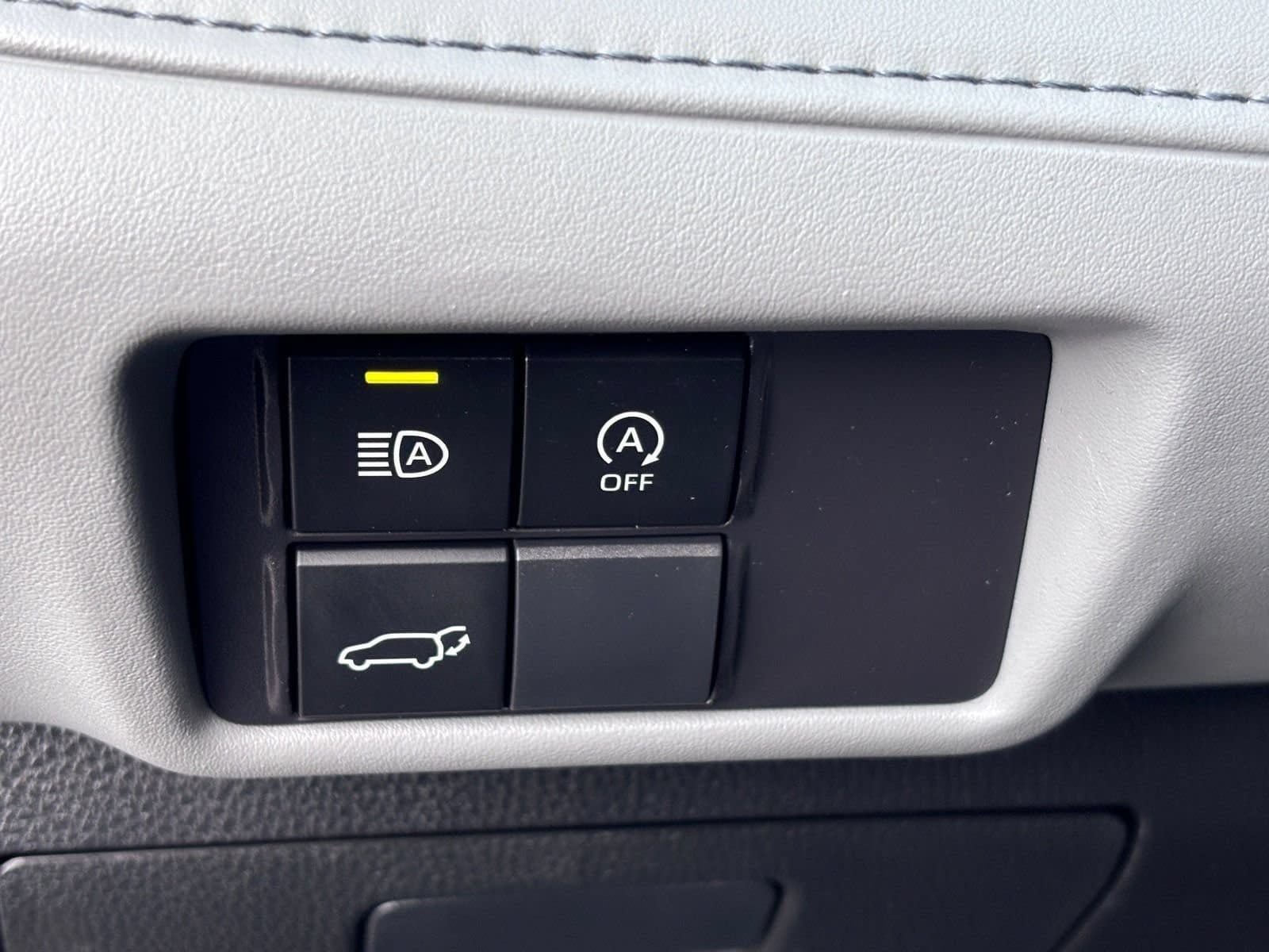 Used 2023 Toyota Highlander LE FWD image 22