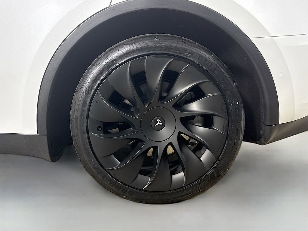 Used 2022 Tesla Model Y Long Range AWD/4WD image 39