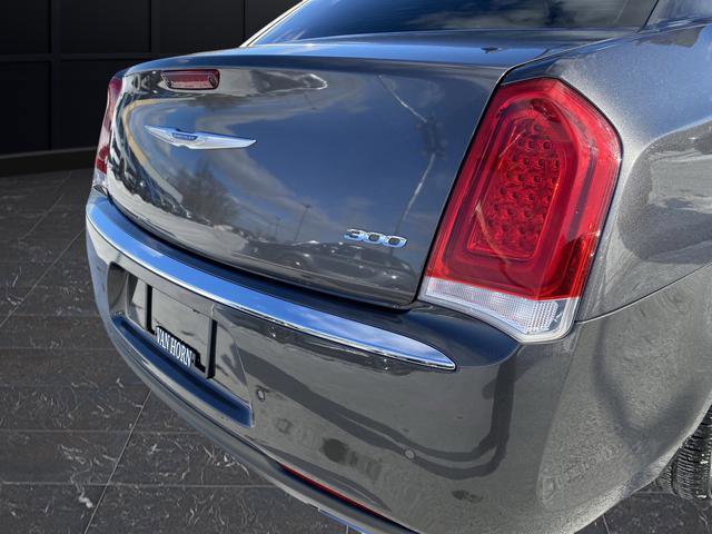 Used 2018 Chrysler 300 Limited w/ Safetytec Plus Group image 39