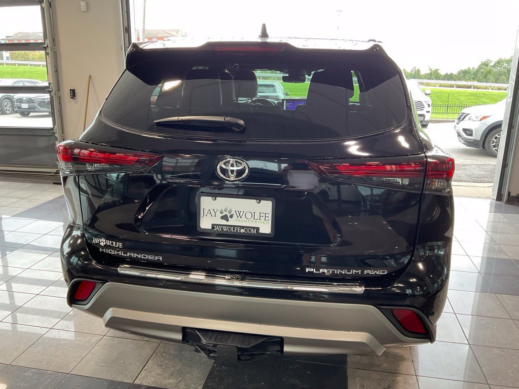 Used 2024 Toyota Highlander Platinum AWD/4WD image 5