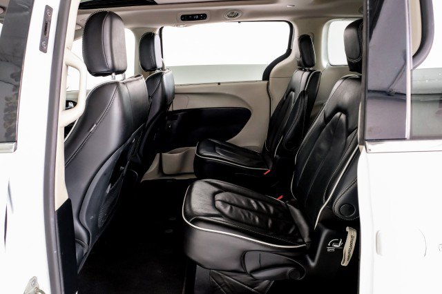 Used 2022 Chrysler Pacifica Limited FWD image 39