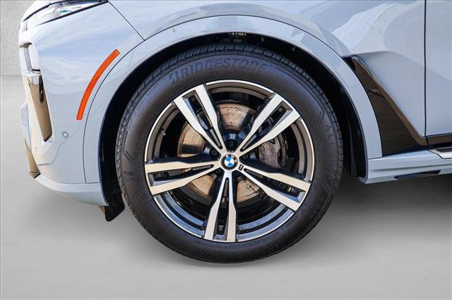 Used 2026 BMW X7 xDrive40i AWD/4WD image 9