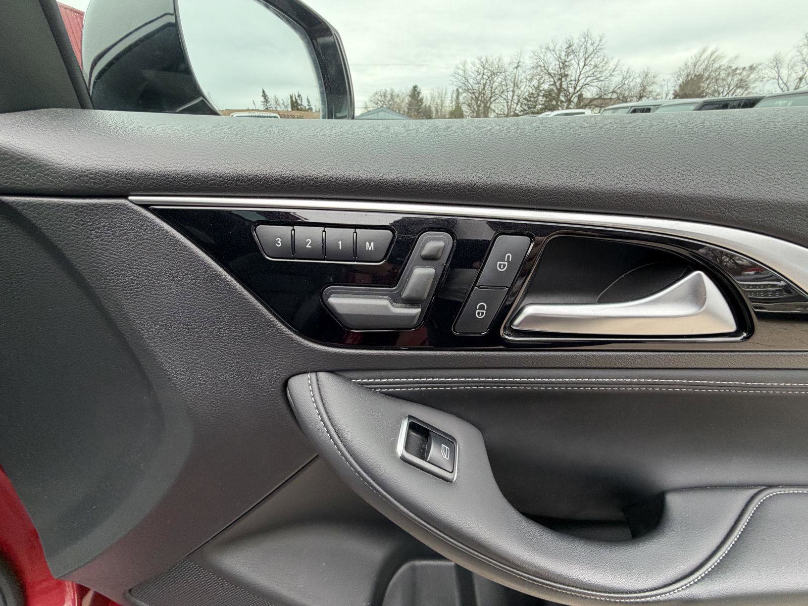 Used 2018 INFINITI QX30 AWD image 25