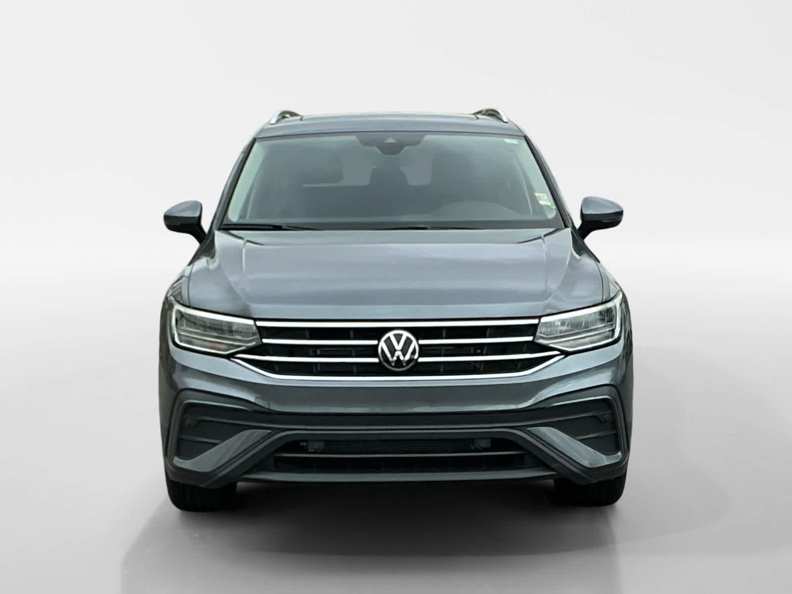 Used 2024 Volkswagen Tiguan SE w/ Panoramic Sunroof Package AWD/4WD image 8
