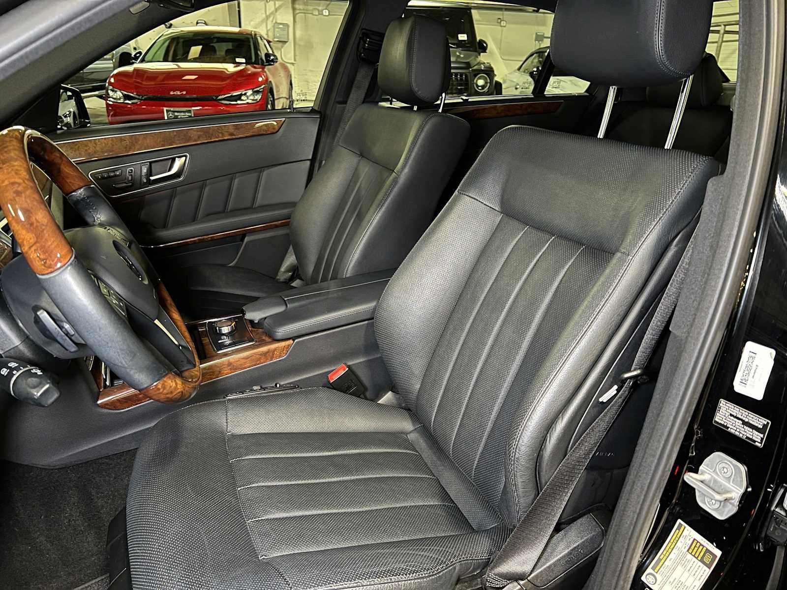 Used 2013 Mercedes-Benz E 550 4MATIC Sedan image 24