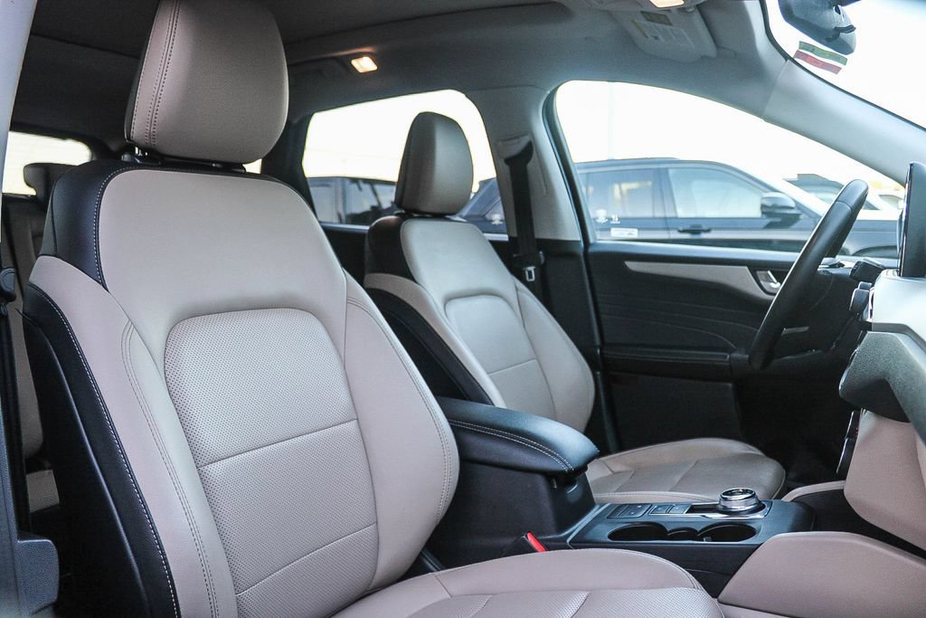 Used 2021 Ford Escape SEL w/ Technology Package FWD image 17