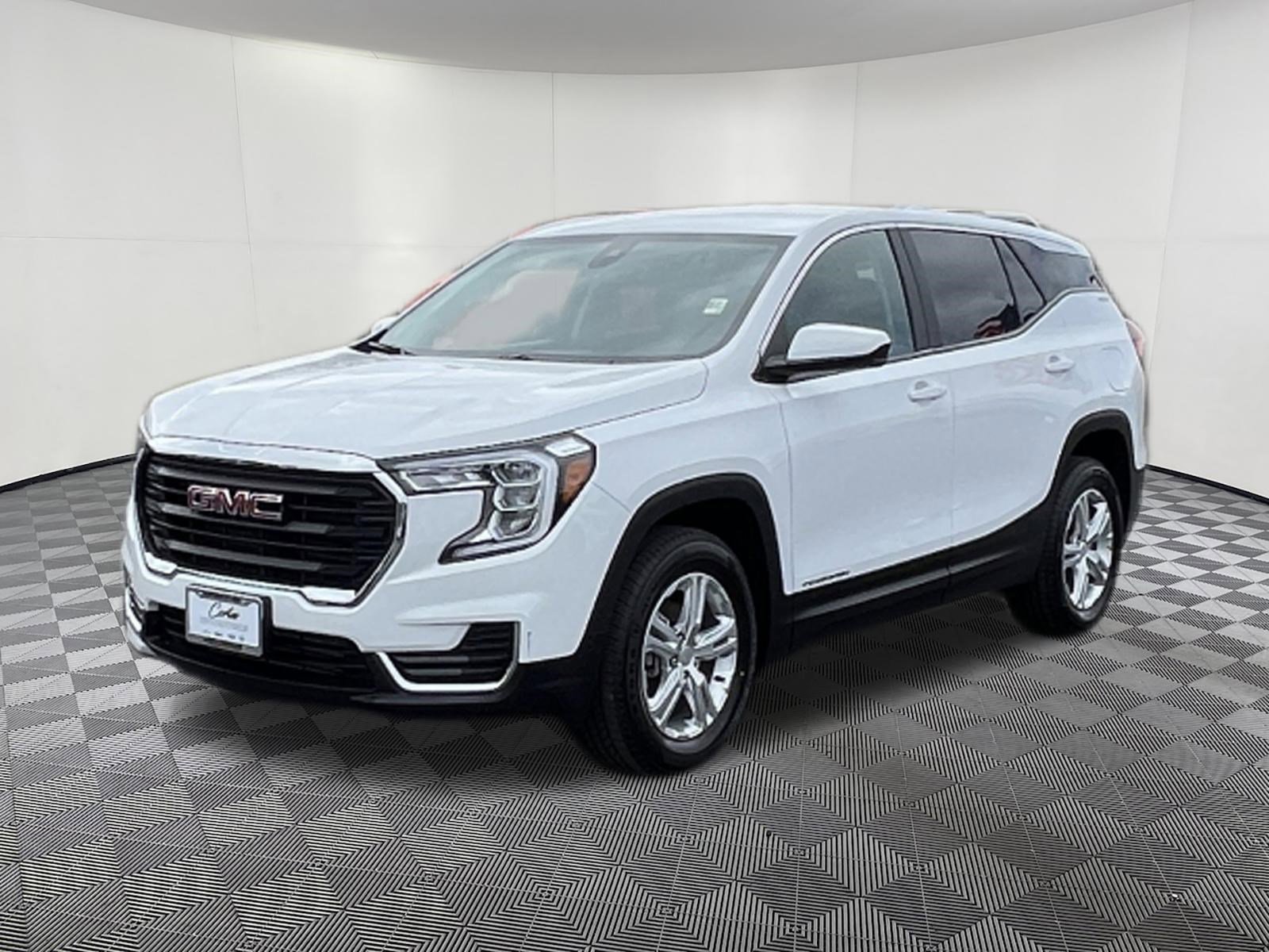 Used 2024 GMC Terrain SLE AWD/4WD image 3