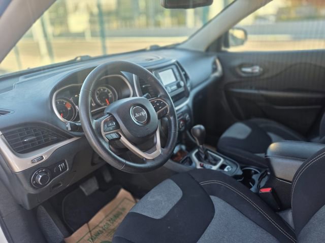 Used 2016 Jeep Cherokee Sport image 23