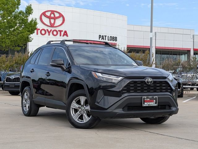 Used 2022 Toyota RAV4 XLE w/ Convenience Package image 2
