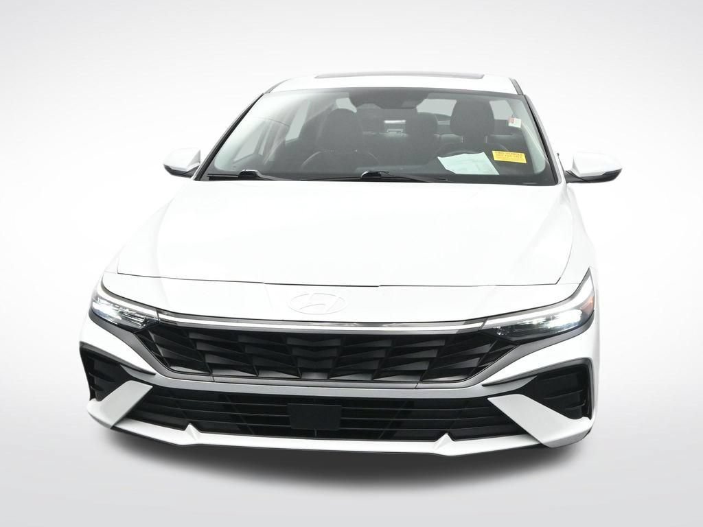 Used 2025 Hyundai Elantra Limited FWD video 2