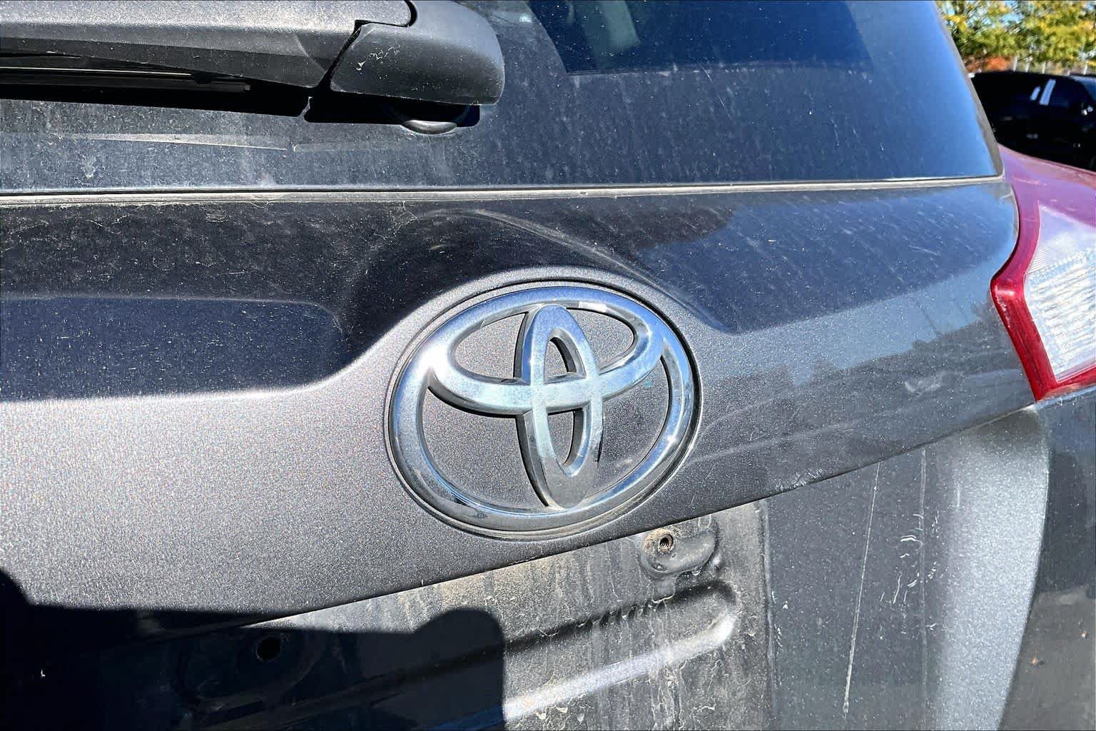 Used 2015 Toyota RAV4 LE AWD/4WD image 10