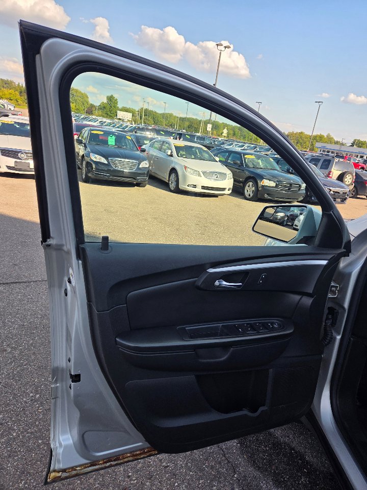 Used 2011 Chevrolet Traverse LT w/ Personal Connectivity Package image 10