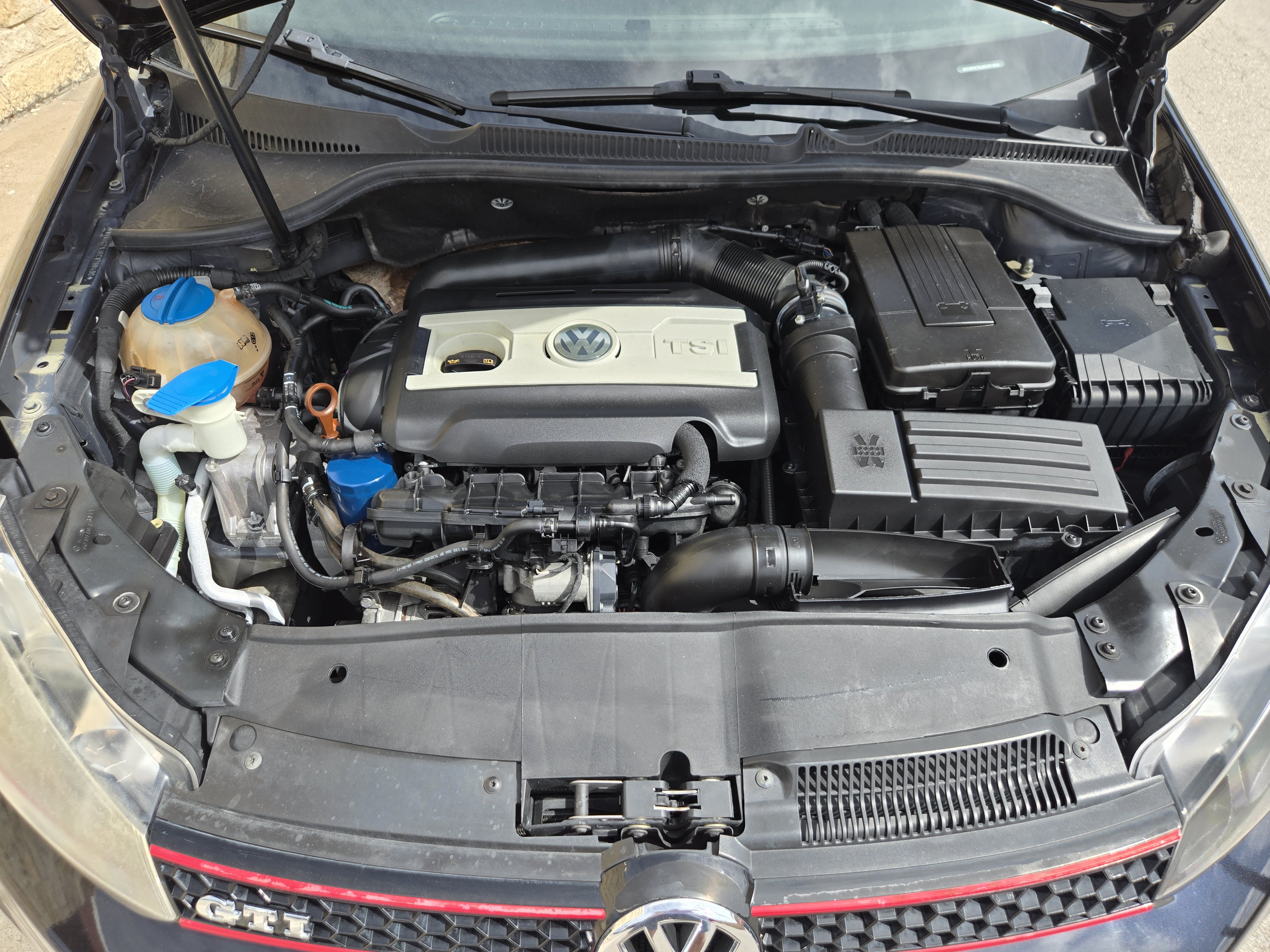 Used 2012 Volkswagen Golf 4-Door FWD image 15