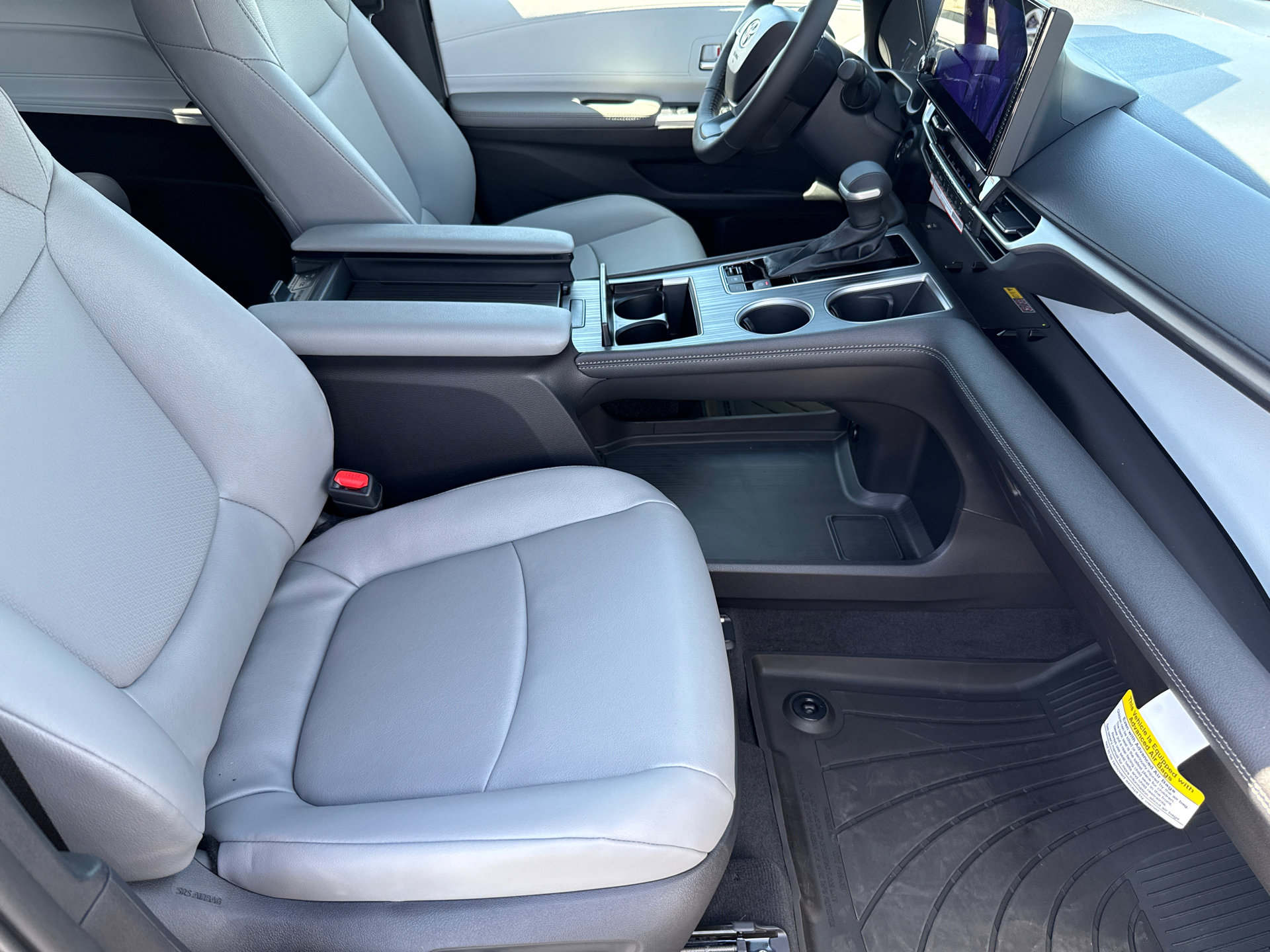 Certified 2026 Toyota Sienna XLE image 14