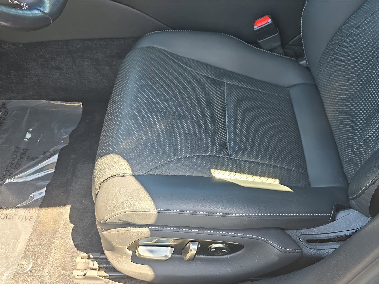 Used 2018 Lexus LS 500h w/ Accessory Package (Z2) image 16