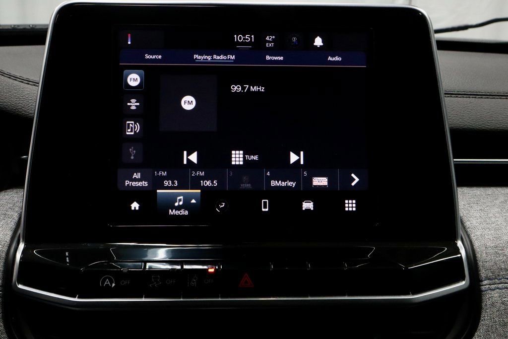 Used 2025 Jeep Compass Latitude image 3