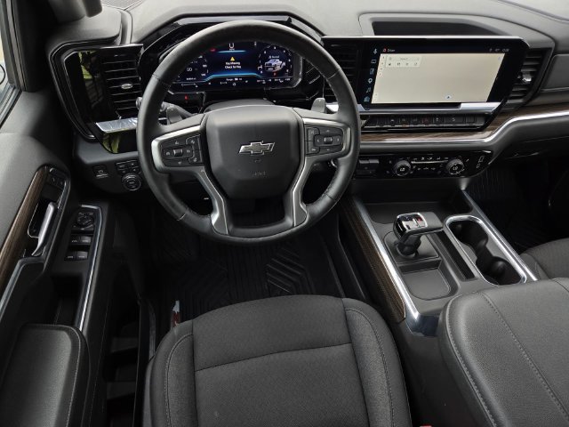 Used 2023 Chevrolet Silverado 1500 LT Trail Boss w/ LPO, Dark Essentials Package AWD/4WD image 16