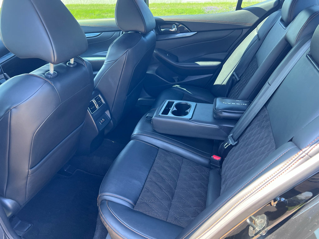 Used 2023 Nissan Maxima SR w/ Sport Mat Group FWD image 19