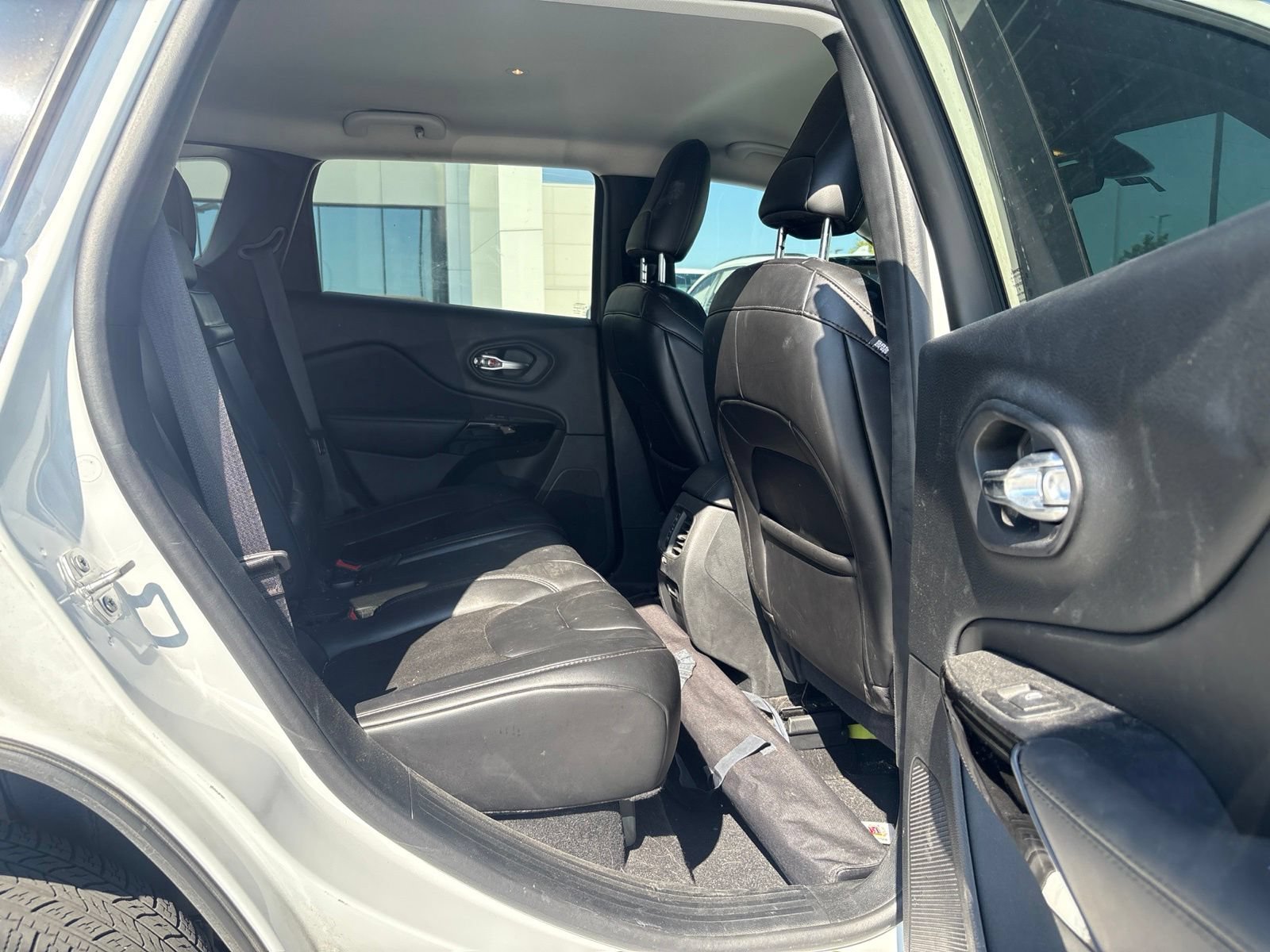 Used 2019 Jeep Cherokee Latitude Plus FWD image 8