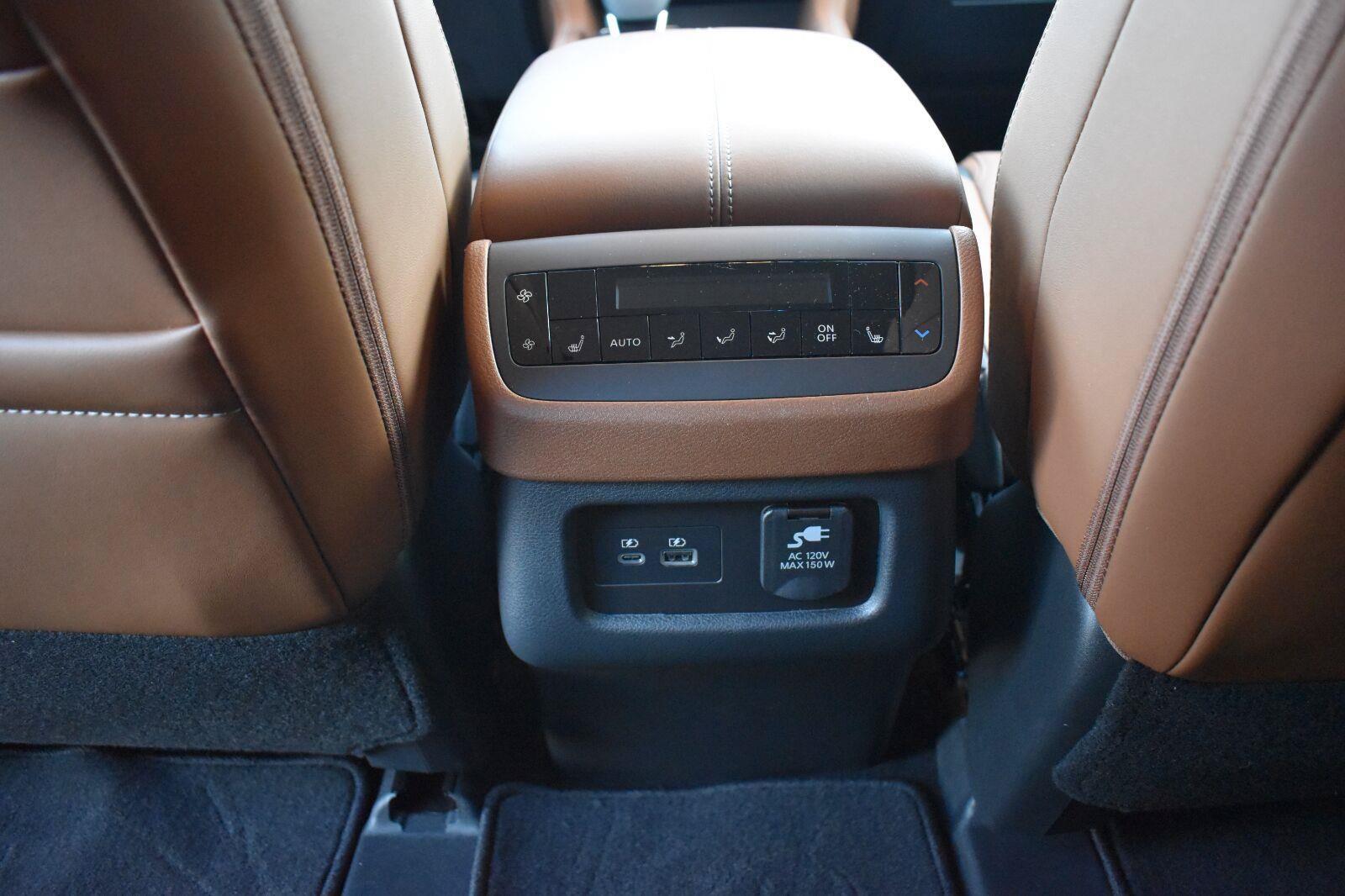 Used 2025 Nissan Pathfinder Platinum w/ Black Appearance Package FWD image 56
