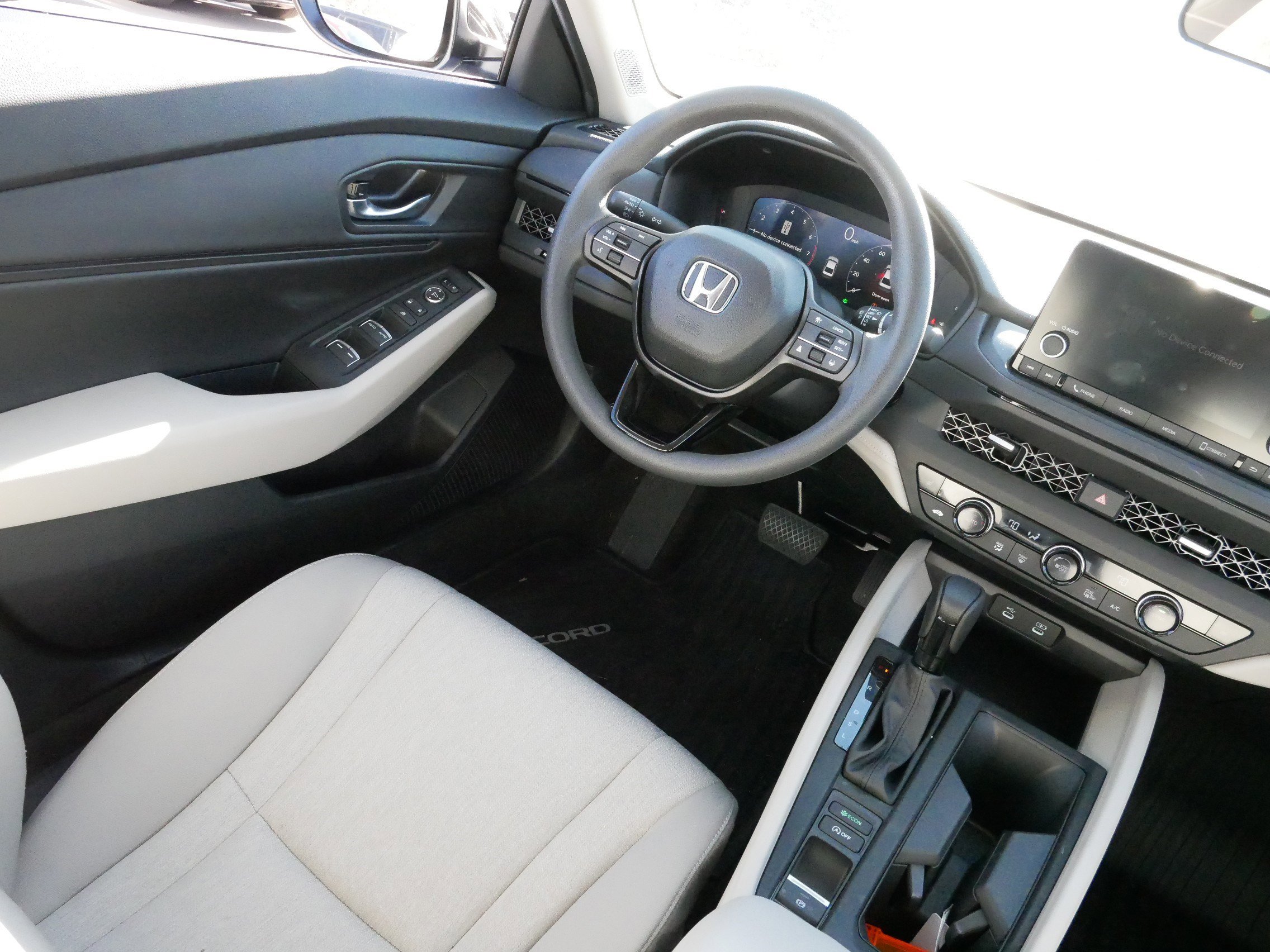 Certified 2025 Honda Accord SE image 9