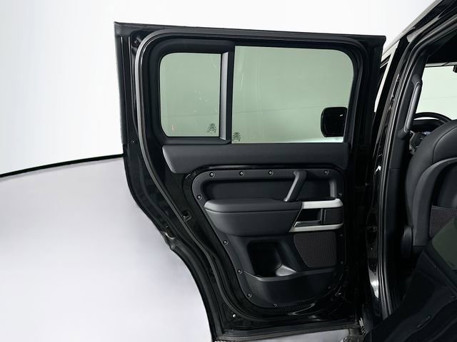 Used 2024 Land Rover Defender 110 S image 23