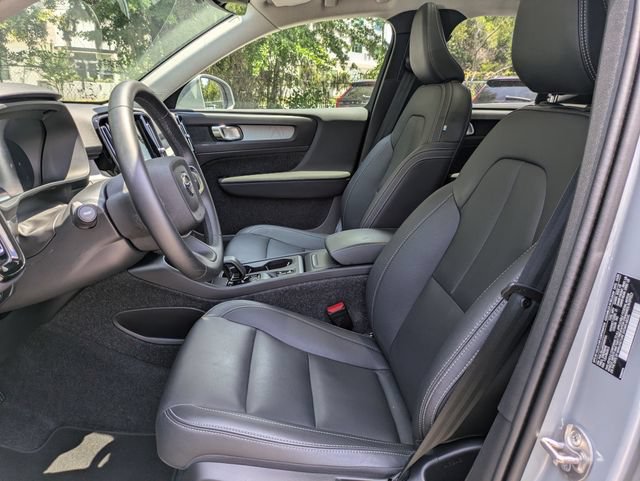 Certified 2025 Volvo XC40 B5 Core AWD/4WD image 25