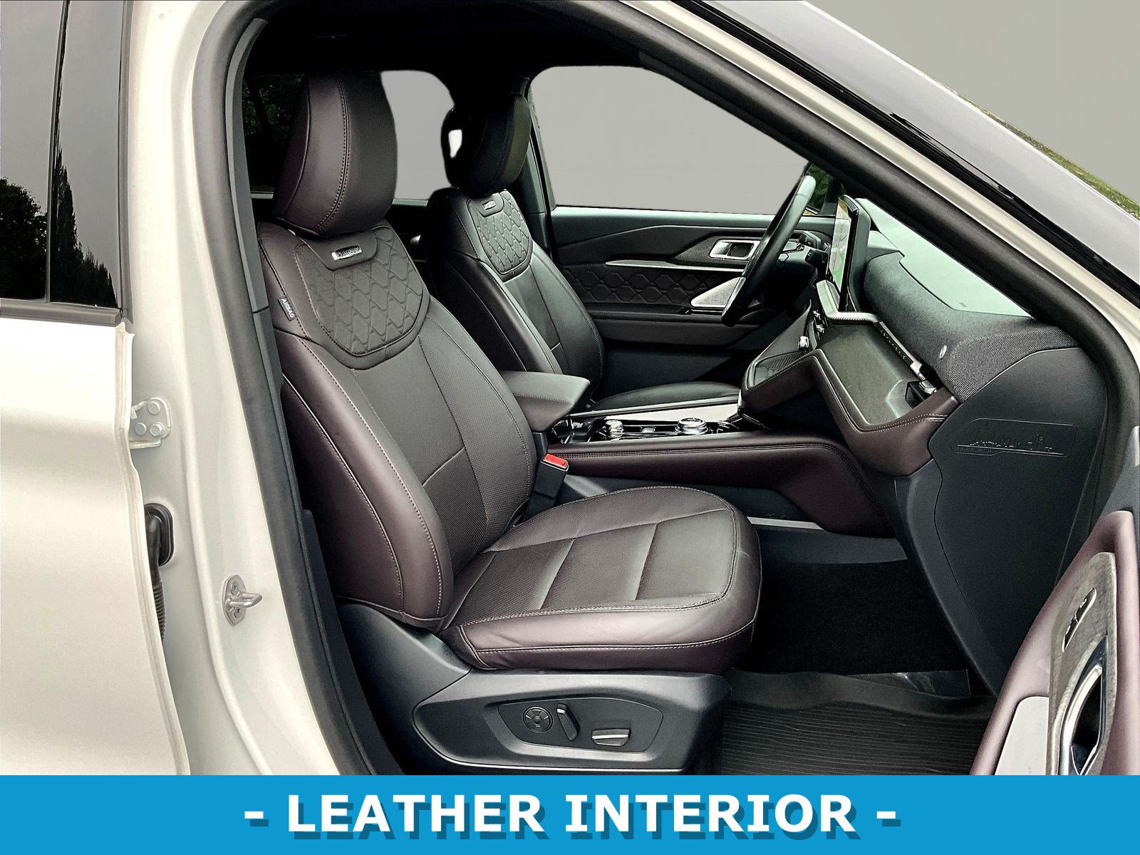 Used 2025 Ford Explorer Platinum w/ Ultimate Package AWD/4WD image 30
