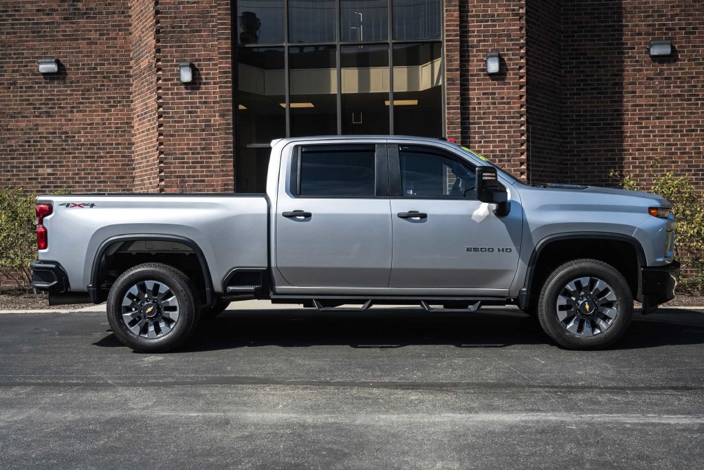 Used 2022 Chevrolet Silverado 2500 Custom w/ Custom Value Package AWD/4WD image 7