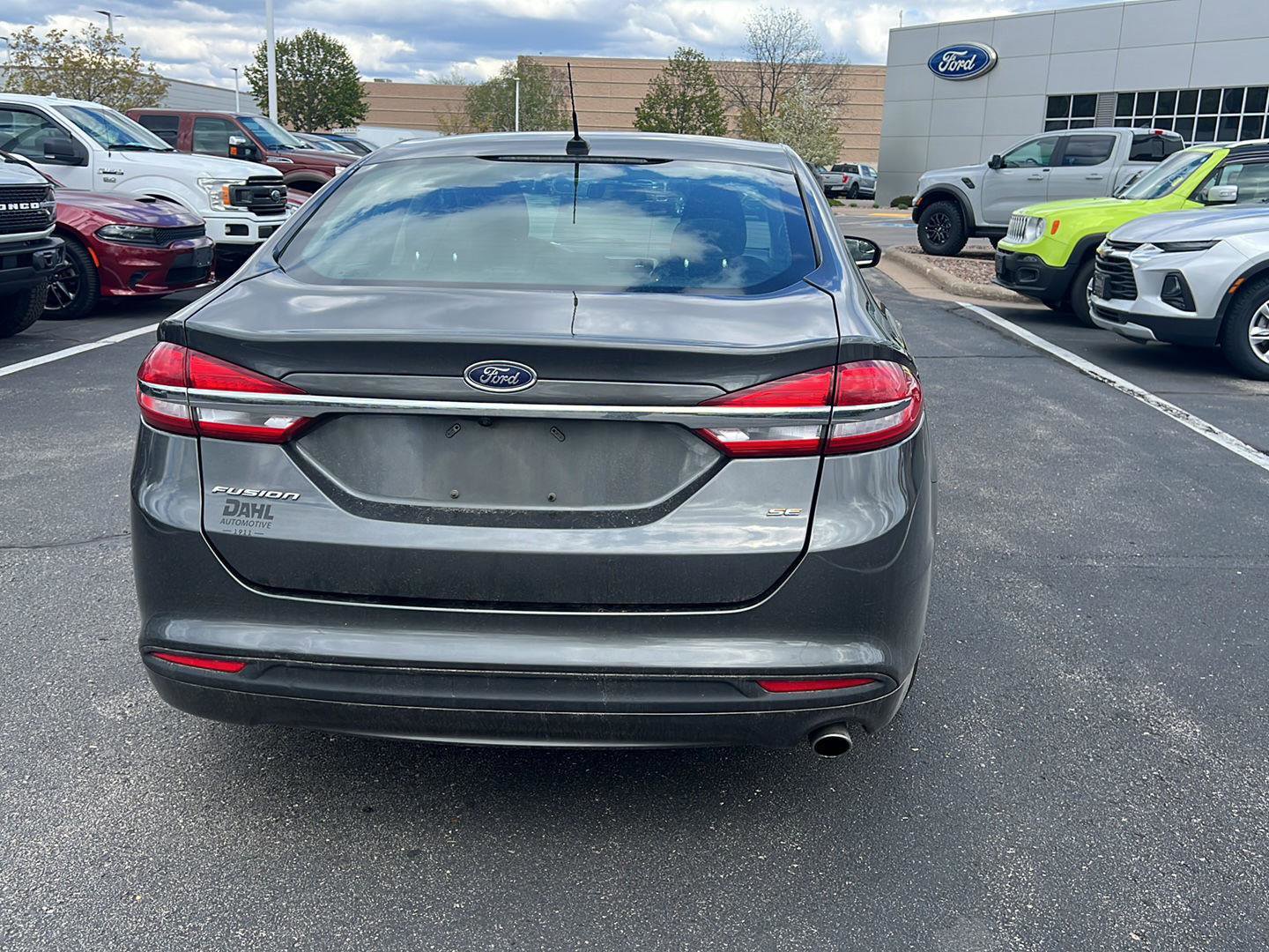 Used 2017 Ford Fusion SE FWD image 7