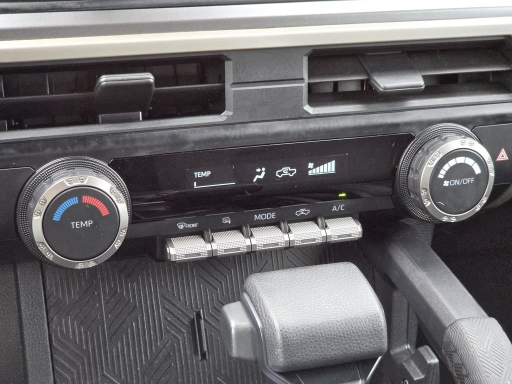 Used 2024 Toyota Tacoma SR5 AWD/4WD image 19